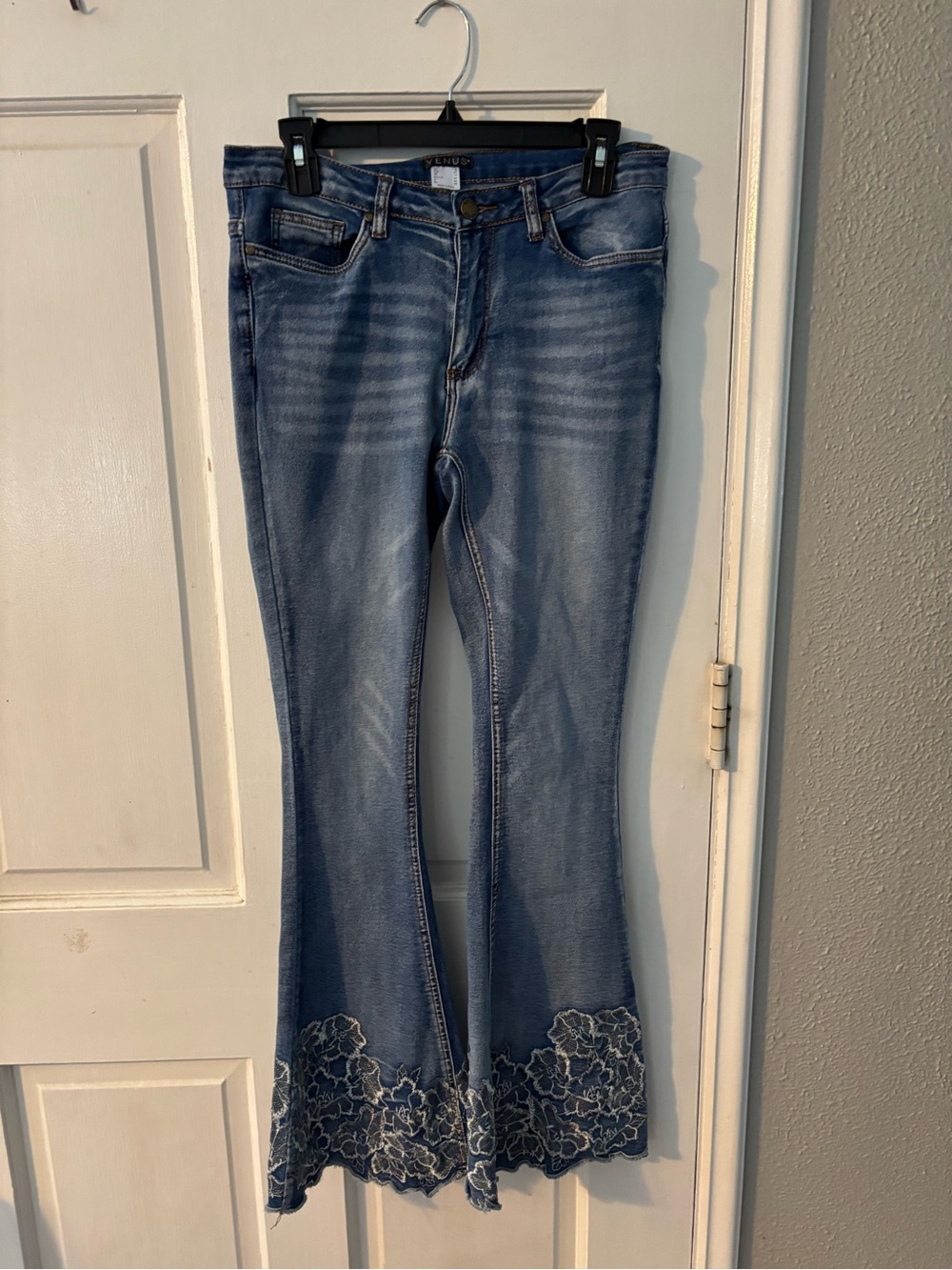 VENUS Women’s Flared Stretch Jeans Floral Embroidered Hem Size 8